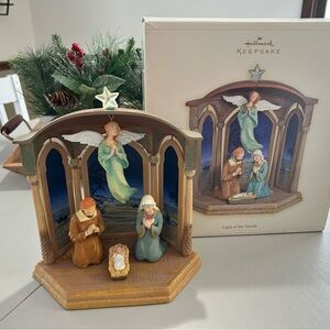 Hallmark 2006 Light of the World Table Decoration 5 Piece Nativity Set
